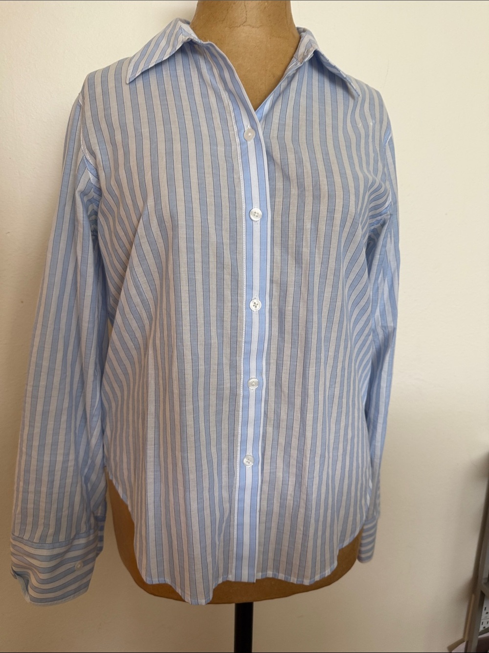 ME+EM sz 0 Classic Light Blue & White Stripe Button-Up Shirt slightly sheer